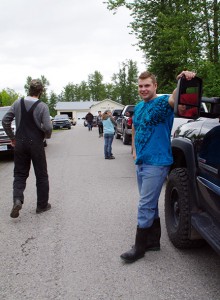 Volunteers wait in line for sandbags at the Hosmer Community Hall/Fire Hall June 21. Ian Cobb/e-KNOW images