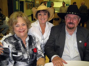 Donna Grainger, centre, (EKFH) with Marilyn and John Kettle