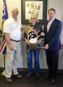 David Wilks, Bob Graham with his memorial carving and Peter MacKay. Photo submitted