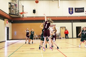 Erika Myles makes a perfect jump shot!